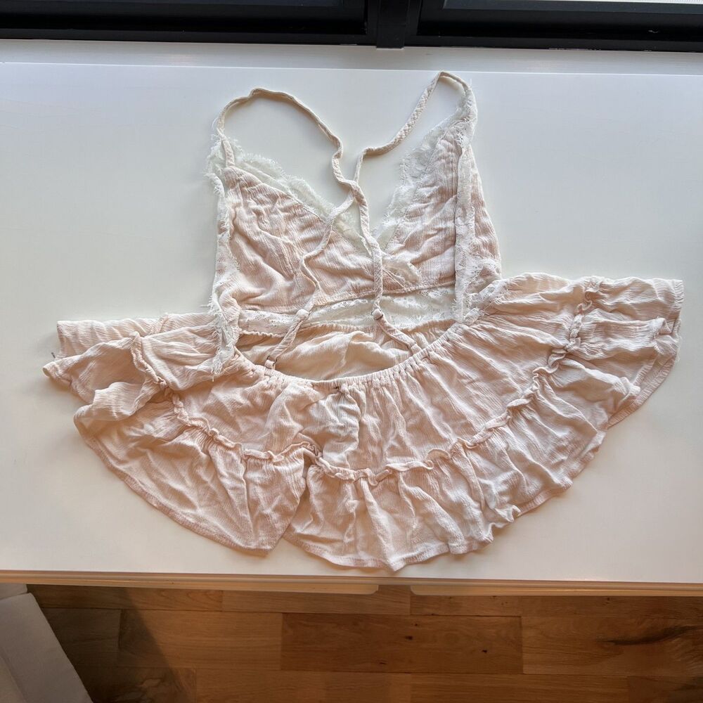 Vintage Forever 21 NWOT Boho Lace Trim Tiered Peplum Cami Top in Light Pink/beig